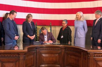 A brand new Nebraska legislation desires to make social media much less addictive for youths