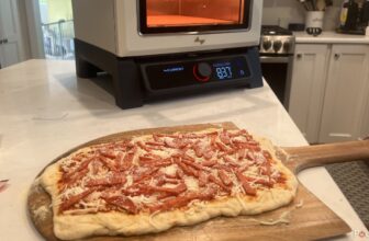 Whip up a contemporary pizza in simply two minutes with this pizza oven